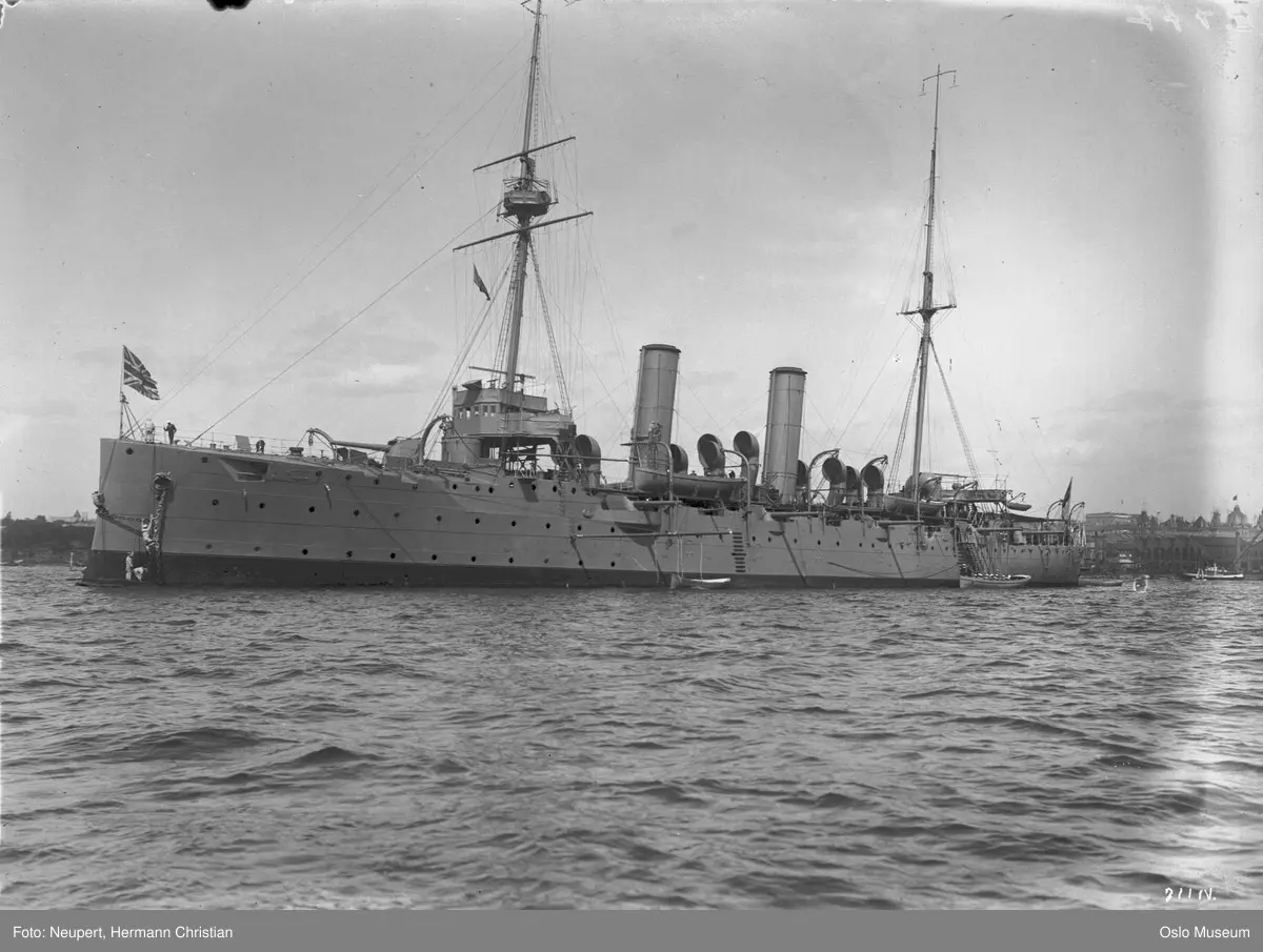 britisk flåtebesøk, fjord, marinefartøy, krysser Talbot