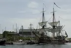 Tre seklers Flaggskepp, maj 2008.
Ostindiefararen GÖTHEBORG och Briggen TRE KRONOR vid Galärvarvet.