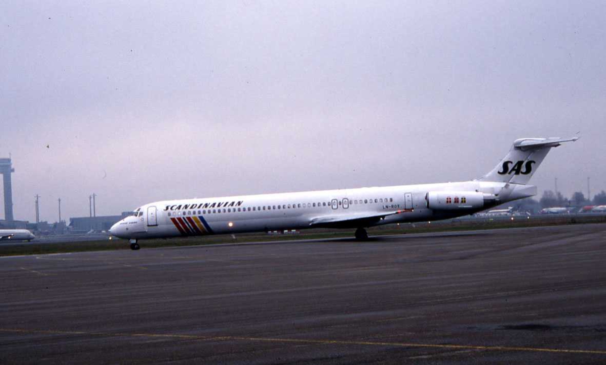 Ett fly på bakken , MD-82 LN-ROY " Spjute Viking" Fra SAS.