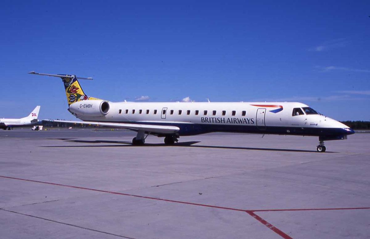 Ett fly på bakken, Embraer EMB-145-EU.G-EMBH Fra British Regional Airlines .OSL Gardermoen, Norge.