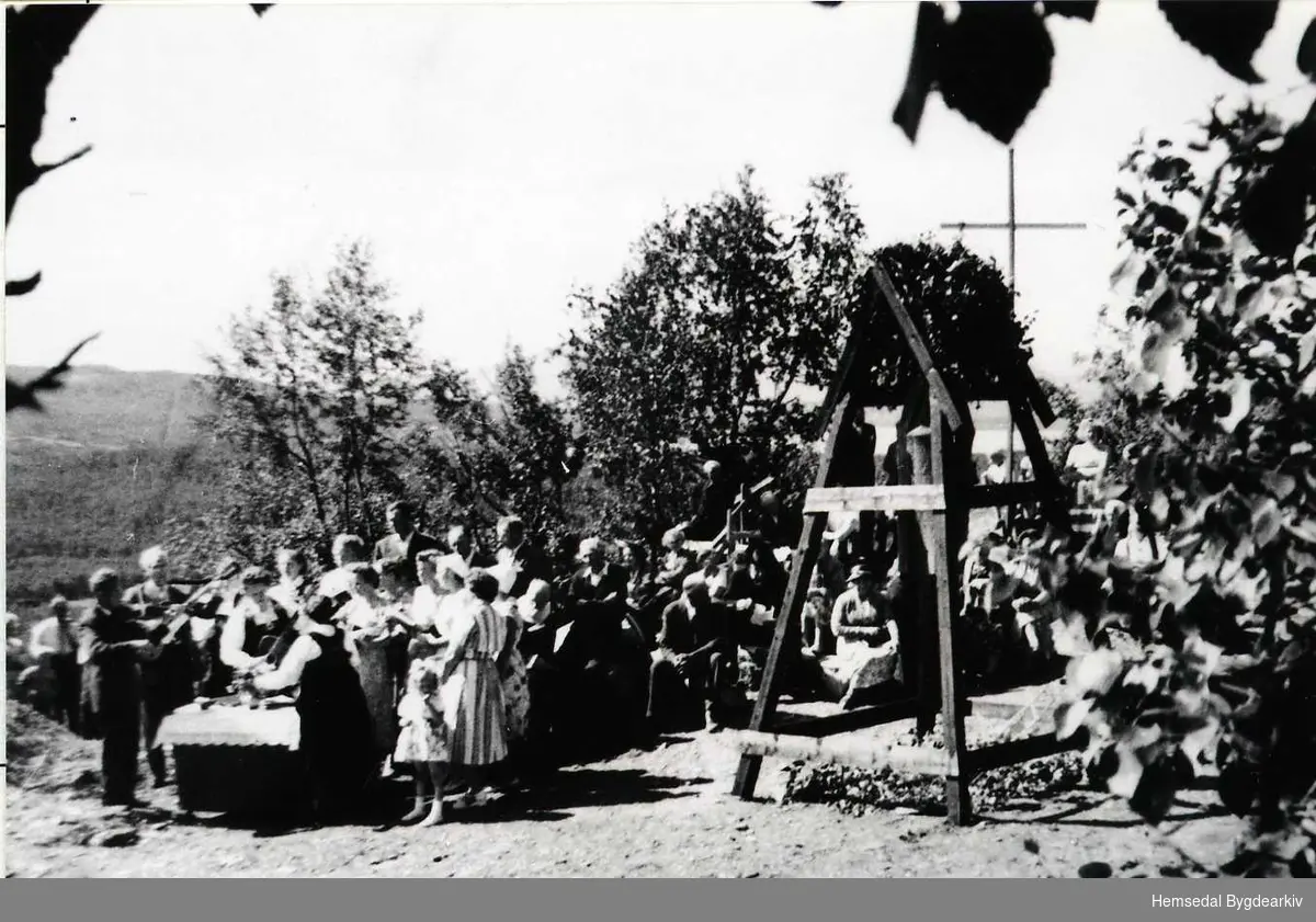 Vigsling av klokka på Lykkjemessa i Hemsedal, 7. august 1960...