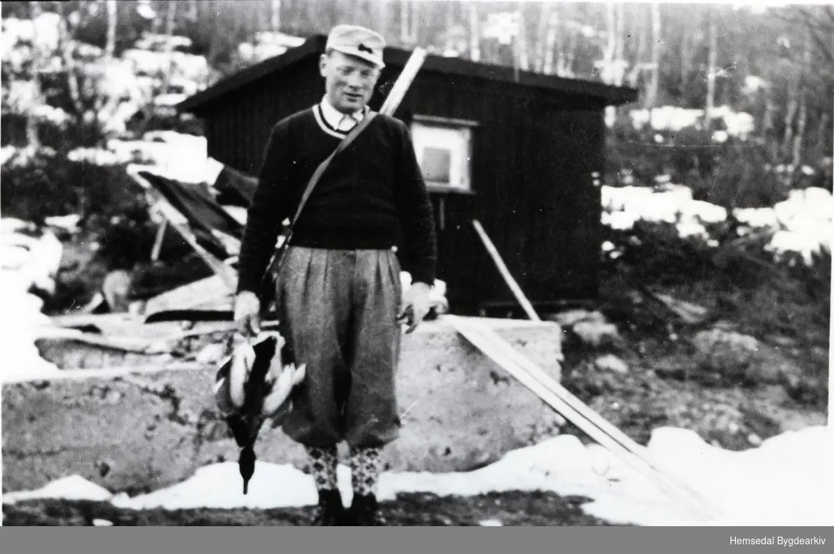 Andres Vøllo på andejakt i Grøndalen ein gong på 1950-talet