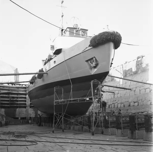 Bogserbåten Heros i dockan