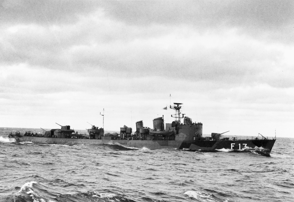 HMS HÄLSINGBORG (F 13) efter ombyggnad från jagare till fregatt.