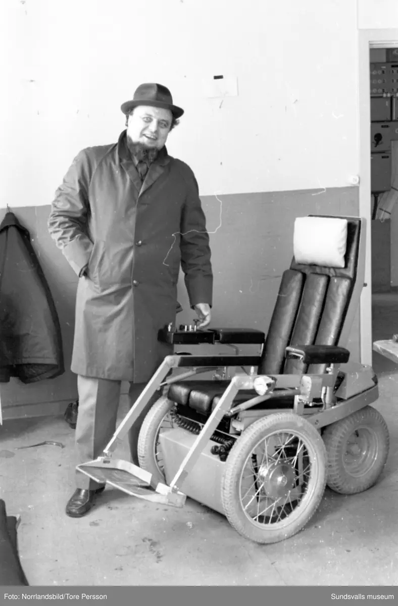 Teknisk hjälp till handikappade, Permobil. Reportage i Läkartidningen.