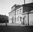 Gatumotiv, Stockholm (söder)
Fiskargatan 1 A vid Mosebacke
Exteriör

Svensk arkitektur: kyrkor, herrgårdar med mera fotograferade av Arkitekturminnesföreningen 1908-23.