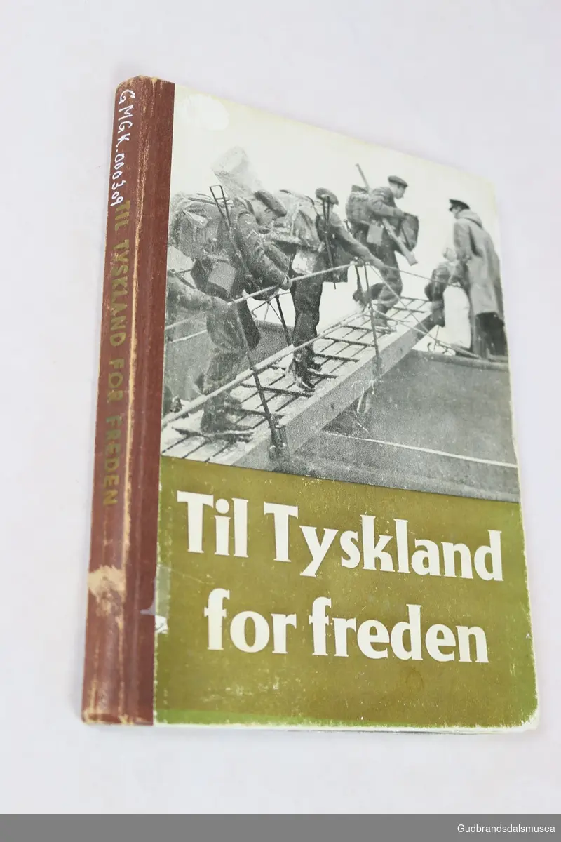 Bok: Til Tyskland for freden.
Bak i boken er det navn på: 
Kompani og Tropsbefal, od 1. Trop.