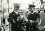 Landshövding E.F.L. Lindeberg och KK Ramel ombord på övningsfartyget Jarramas år 1944.