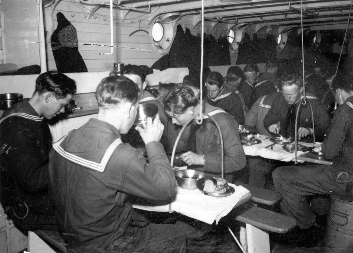 "Skaffning" på trossbotten ombord på det 3-mastade övningsfartyget Jarramas.