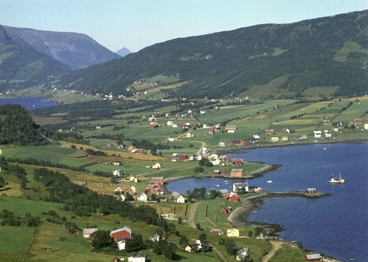 Flyfoto av Vika, Gamnes i Ervik.