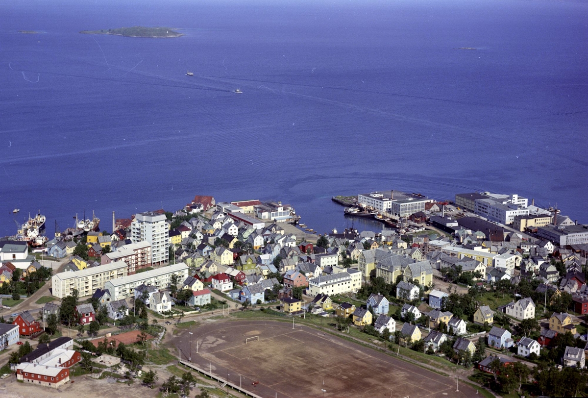 Flyfoto av Harstad stadion.