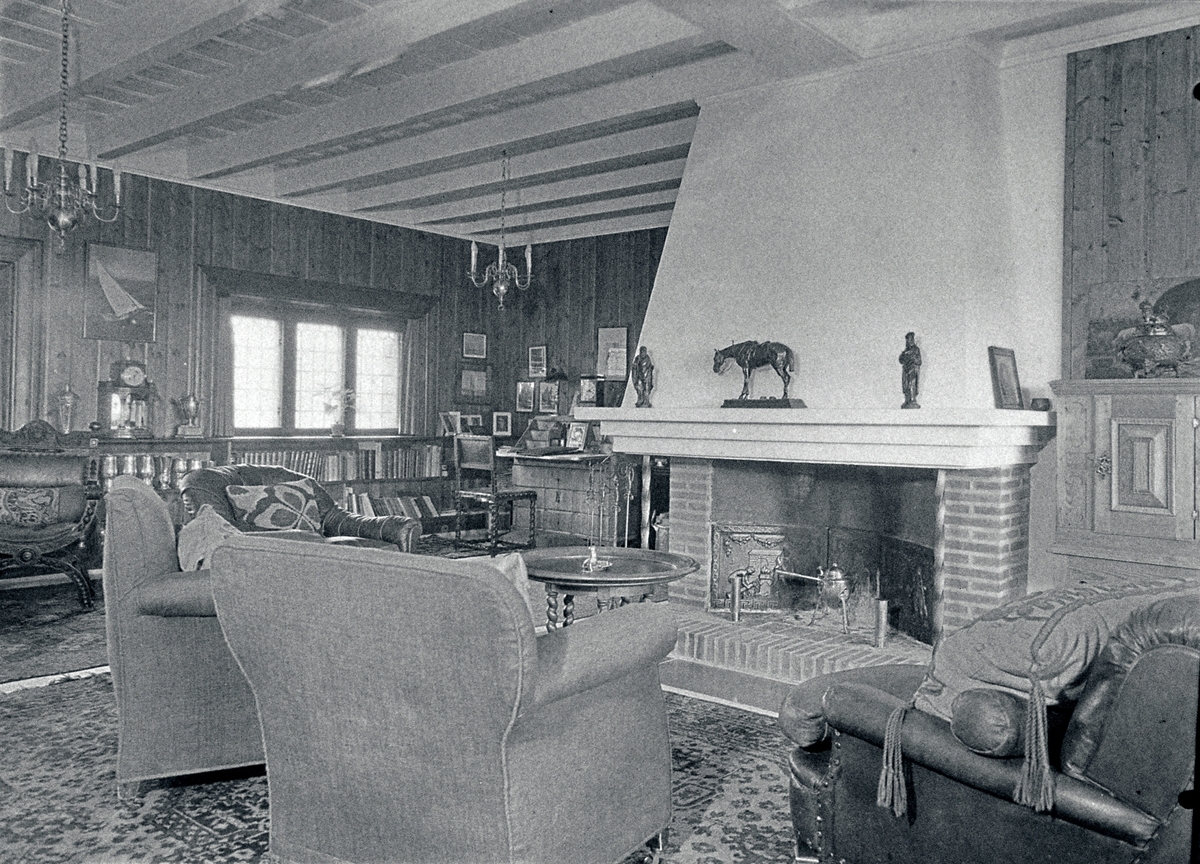 Interiør, peisestue. Ing. Hans Th. Kiær.
