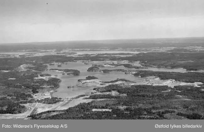 Innsjø, Lyseren, skråfoto, -Østfold fylkes billedarkiv / DigitaltMuseum