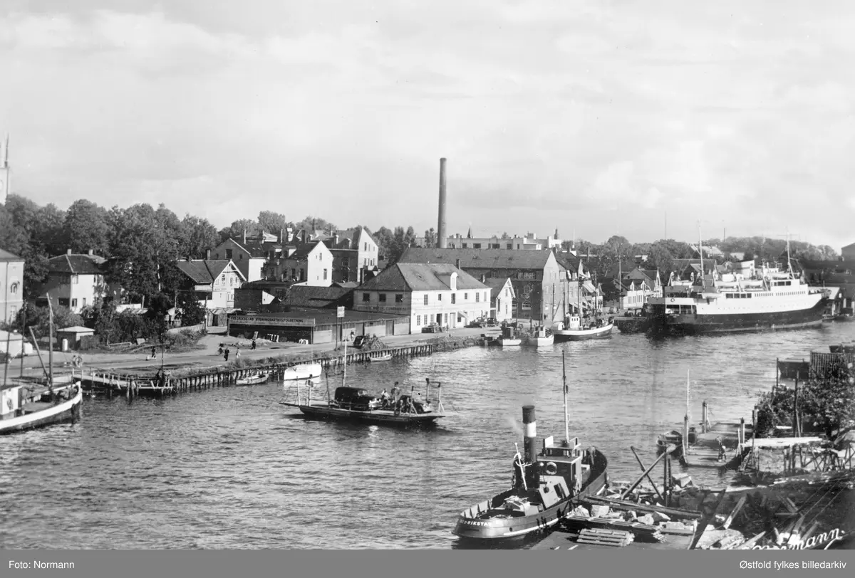 Oversiktsbilde av Fredrikstad, Vesterelva og fergestedet Fredrikstad - Kråkerøy. Postkort. Slepebåt i forgrunnen, Fredrikstad, navnet ikke synlig, kan være slepebåten Per. Bilferga til Kråkerøy midt på bildet. Fredriksstad Bygningsartikelforretning. Østfold MotorCompany AS (adresse Kirkebryga. Brødrene Janssons Skotøifabrik A/S (store bygning midt på bildet).

Brødrene Janssons Skotøifabrik flyttet på 1950-tallet til Grønlifjellet der de bygget en ny tre etasjes bygning som i dag er gjort om til leiligheter.
Det var Bertil Jansson som startet fabrikken, antakelig før 2. verdenskrig,  også hans to svenske brødre Ernst og Gøsta jobbet på fabrikken.