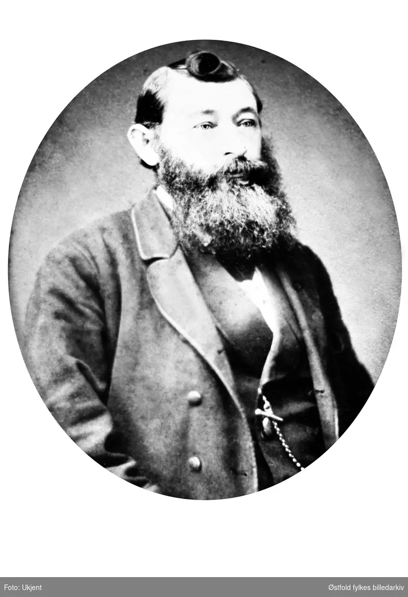 Didrick Fredrik August Ludvig Bergmann (1834-1898). 
Kom som vandregesell fra Hannover via Danmark til Norge, Fredrikstad i 20-årsalderen.  I 1860 var Bergmann med på å bygge opp Sarpsborg kirke etter brannen.  
I moss åpnet Bergmann egen snekekrvirksomhet. Bergmanssaga.