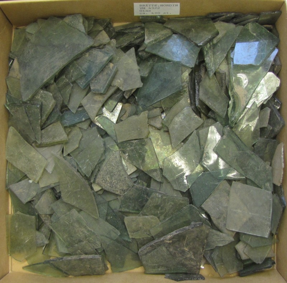 Glas (fönsterglas?)