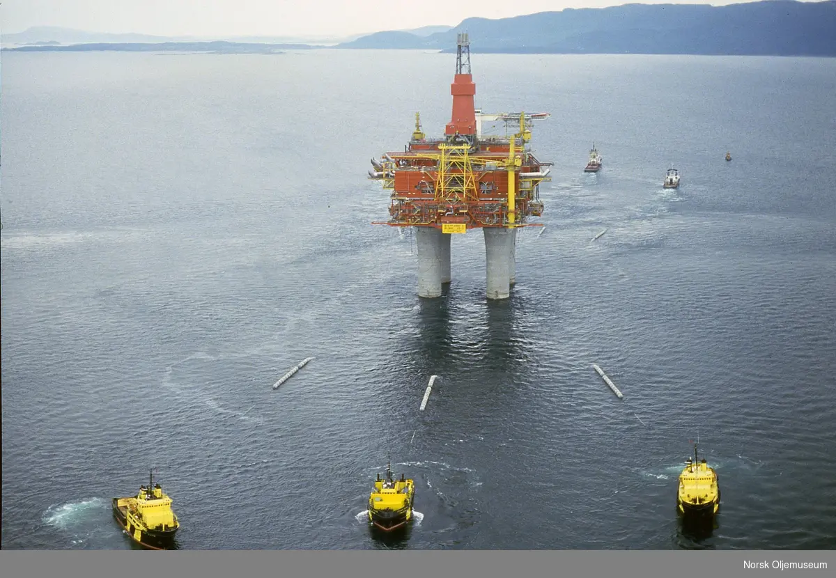 Statfjord C ble koblet sammen i Vats, og installert på feltet i juni, 1984.