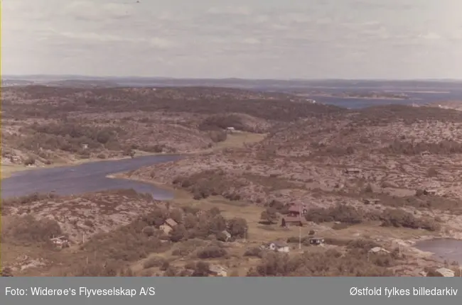 Oversiktsbilde av Spjærkilen på Hvaler, juli 1967. Skråfoto/flyfoto.