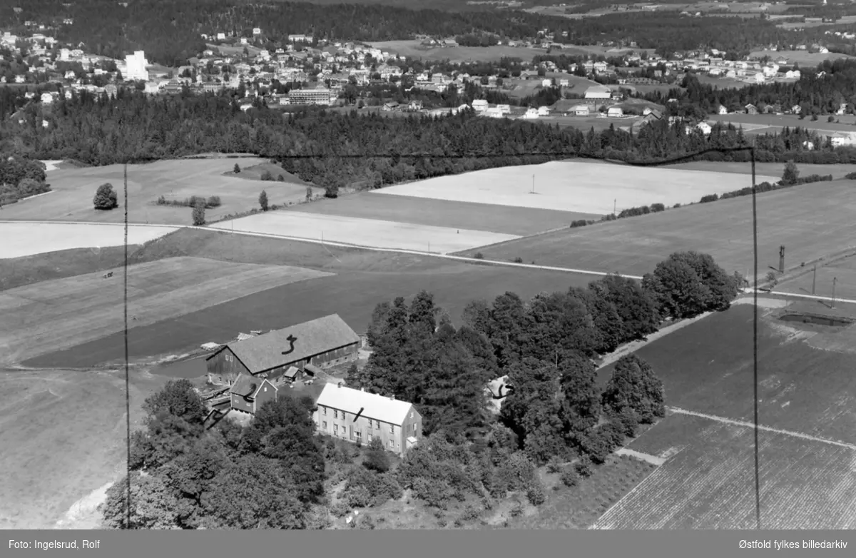 Gården Mustorp i Eidsberg, flyfoto 26. juni 1956.