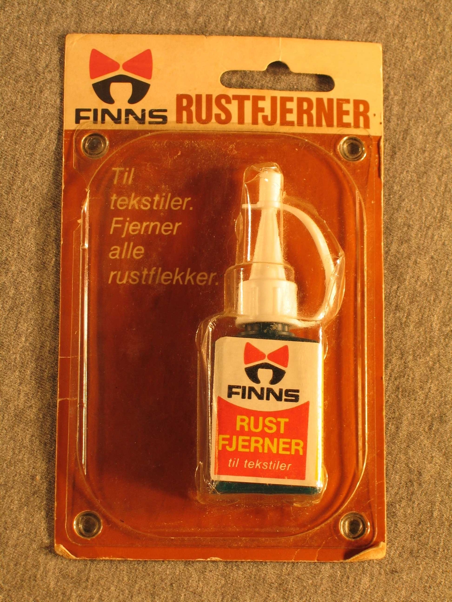 Lita flaske med rektangulært snitt. Kork med spiss og hette. Ligg i originalpakning.