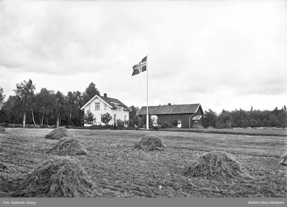 Antakelig fra gård i Østfold, muligens Råde?
