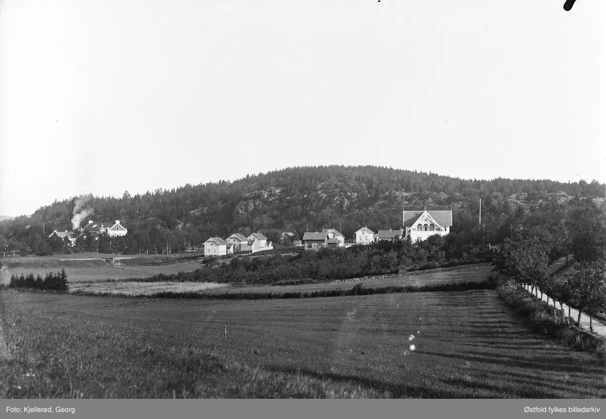 Tønsberg. Smørfabrikken til venstre i bakgrunnen,  sett fra Tønsberg mot nord og jernbanen mot nord og mot Frodåsen.