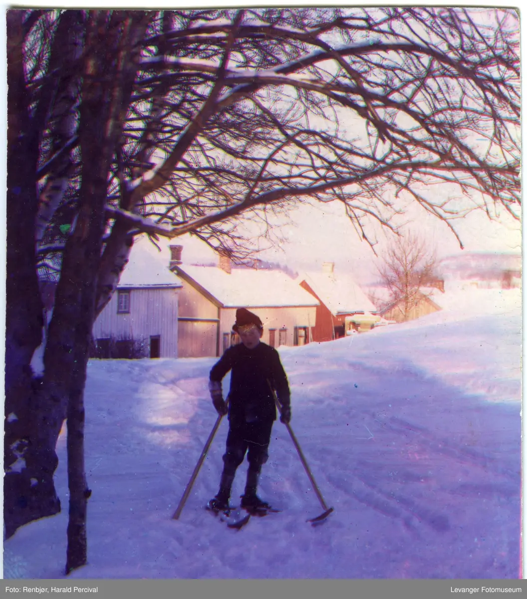 Gutt på ski.