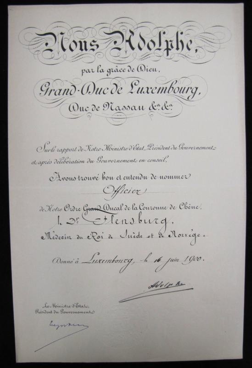 Ordensbrev för Ekkroneorden, officerare.

Ordensbrev är till Carl Flensburg från 1900.