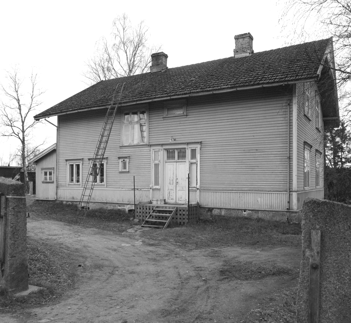 Ingeniørboligen, Aadals Brug. Hovedinngangen mot Klevbakken.