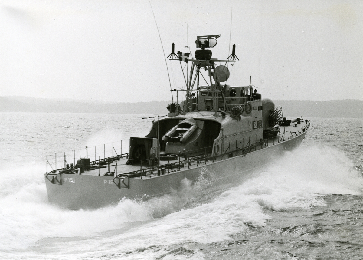 Patrullbåten Jägaren (P 151) under full fart, juli 1973.