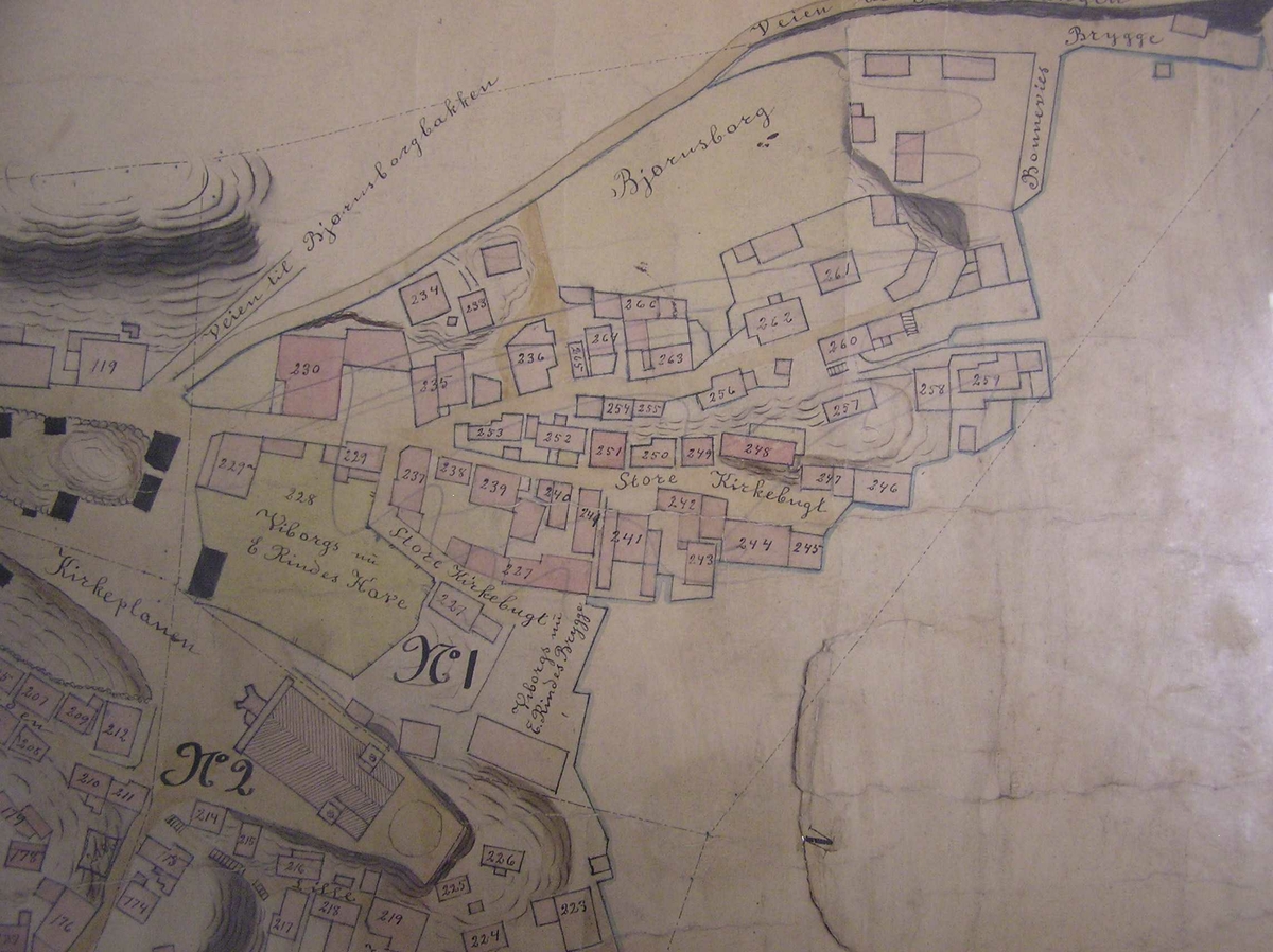 bydel : fra bukta ved stillnestangen til Barthebrygga.
Gamle Kragerø sentrum
