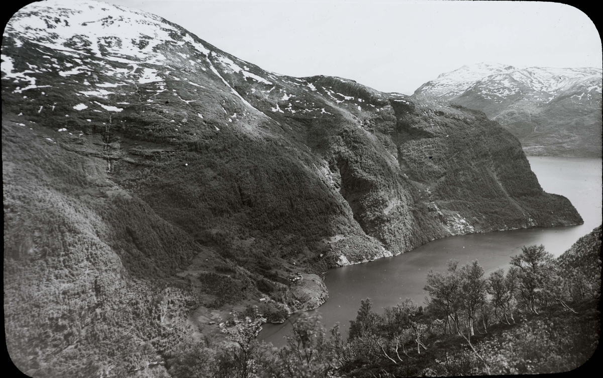 LANDSKAPSBILDER SØR-NORGE: Utsikt fra Steinstølen mot Granvin og Utnefjorden.