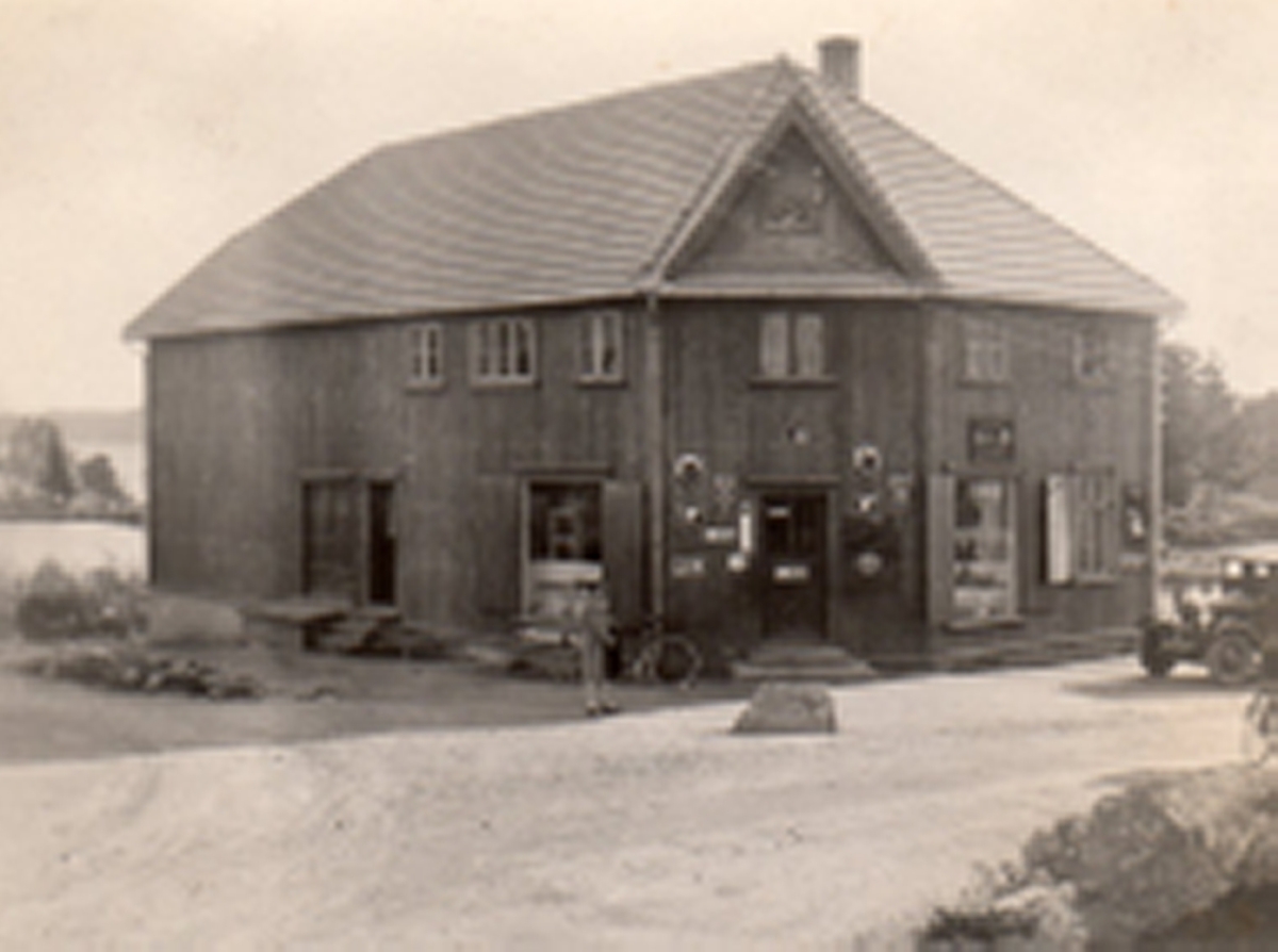Handelsgården til Sina og Lars Momrak Haugann, Heistad, Telemark, rundt 1929