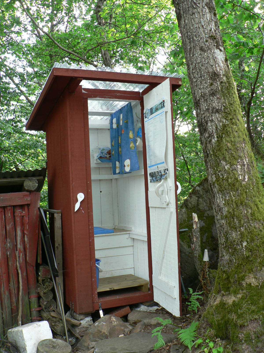Hytte på Saltbutangen ble revet for å gi plass til en større hytte.  Idyllisk hytte med uthus og utedo. God utsikt til sjøen.