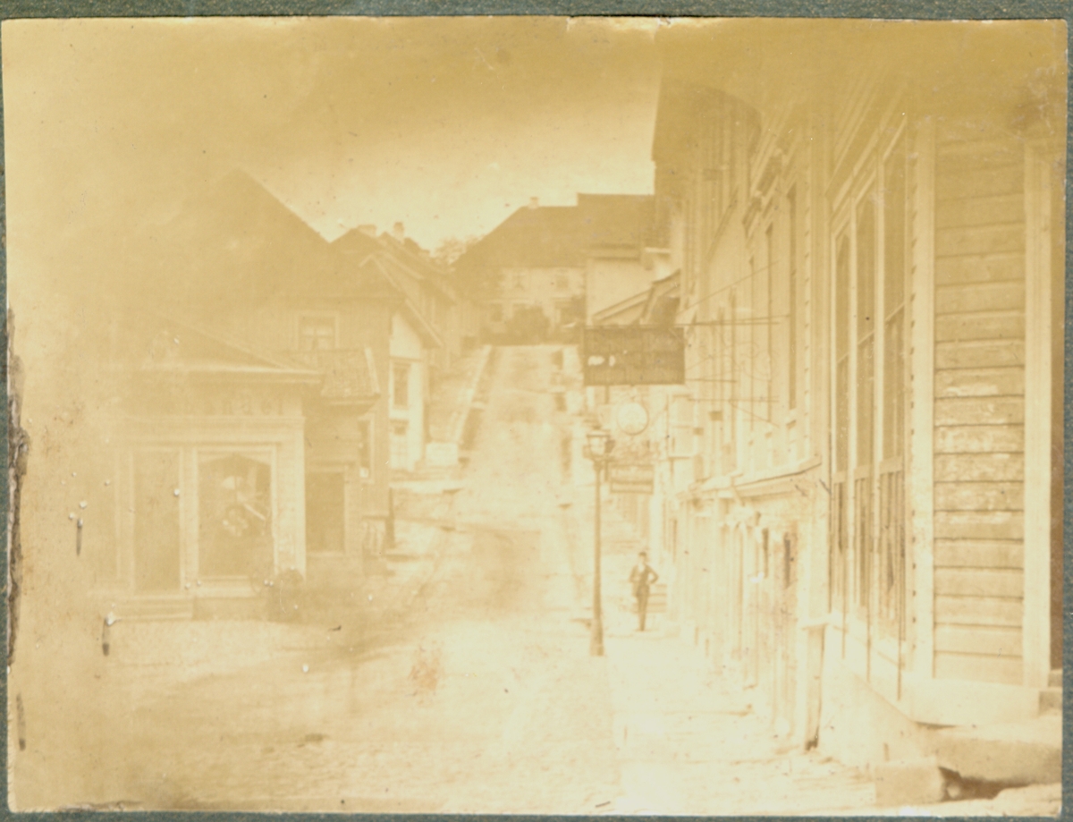 Serie bilder fra gamle Skien før 1886.