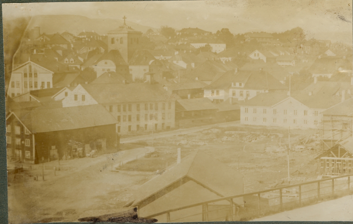 Serie bilder fra gamle Skien før 1886.