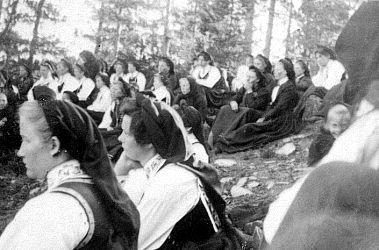 En samling bilder fra Telemark o. a. st. Bl. a. Seljord dyrsku, telemarksbåtene, mennesker, turistliv, Gråtenmoen ekserserplass, Dyrsku Dalen 1906 m. v.