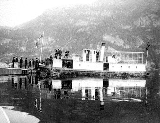 En samling bilder fra Telemark o. a. st. Bl. a. Seljord dyrsku, telemarksbåtene, mennesker, turistliv, Gråtenmoen ekserserplass, Dyrsku Dalen 1906 m. v.