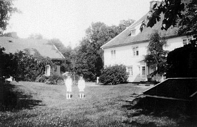 En samling bilder fra Telemark o. a. st. Bl. a. Seljord dyrsku, telemarksbåtene, mennesker, turistliv, Gråtenmoen ekserserplass, Dyrsku Dalen 1906 m. v.