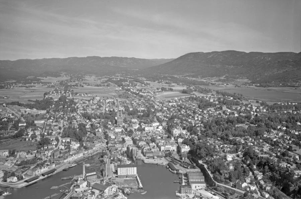 Ulike Widerø flyfoto Skien kommune, Sentrum  