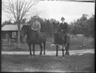 Två ryttare. Lanrbruksinspektör Salomonsson, Sulerud, och hans bror på Nolby på besök på Kyrkerud.