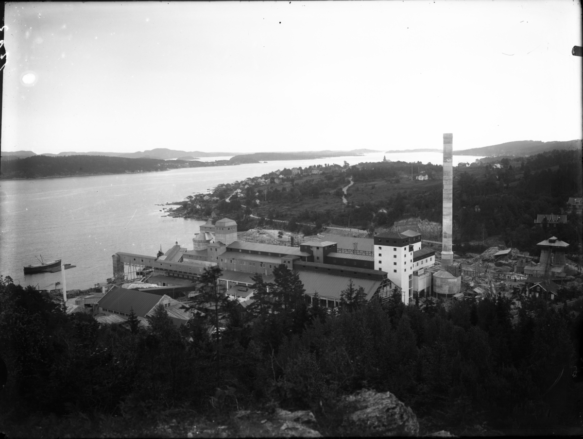 Industriområde, oversiktsbilde. Dalen Portland.