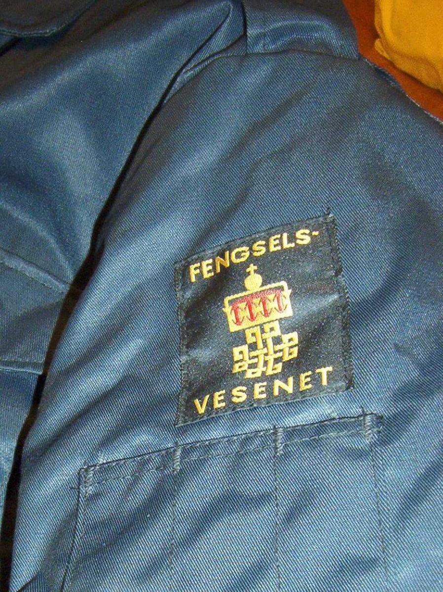 Valknuten med kongekrone over (fengselsvesenets emblem)