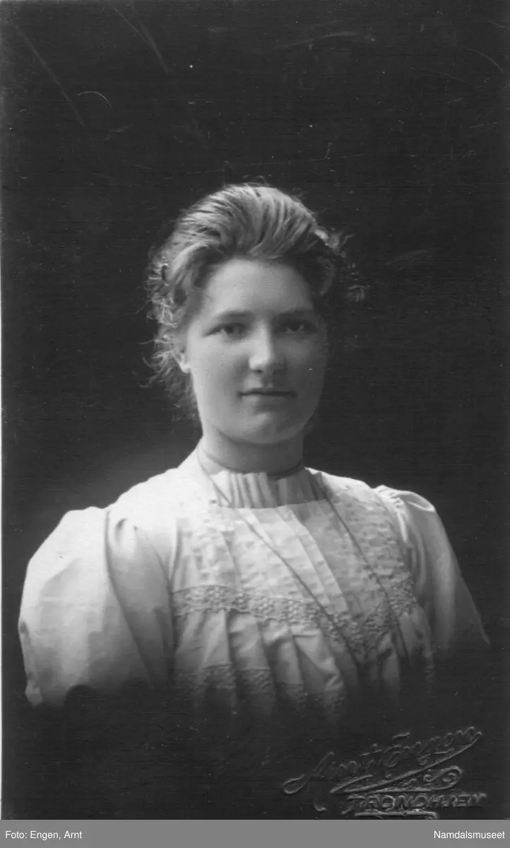 Portrett av en ung dame.