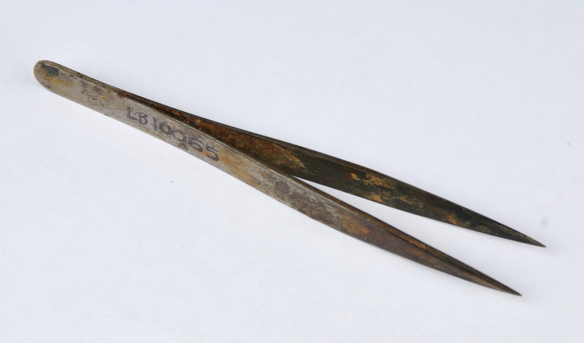 Enkel pinsett bruka i sylvsmedverkstad