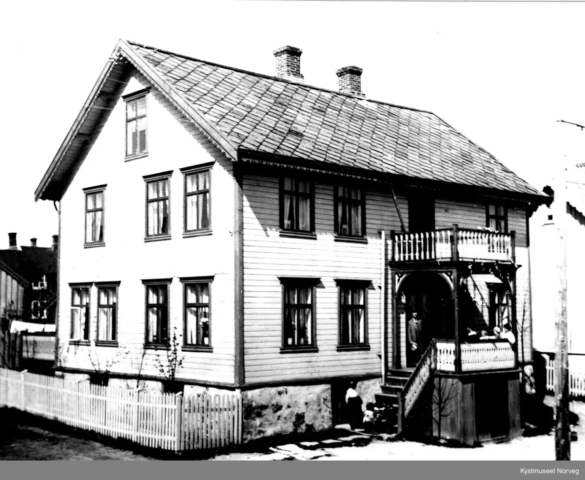Rørvik, "Kahn - gården"