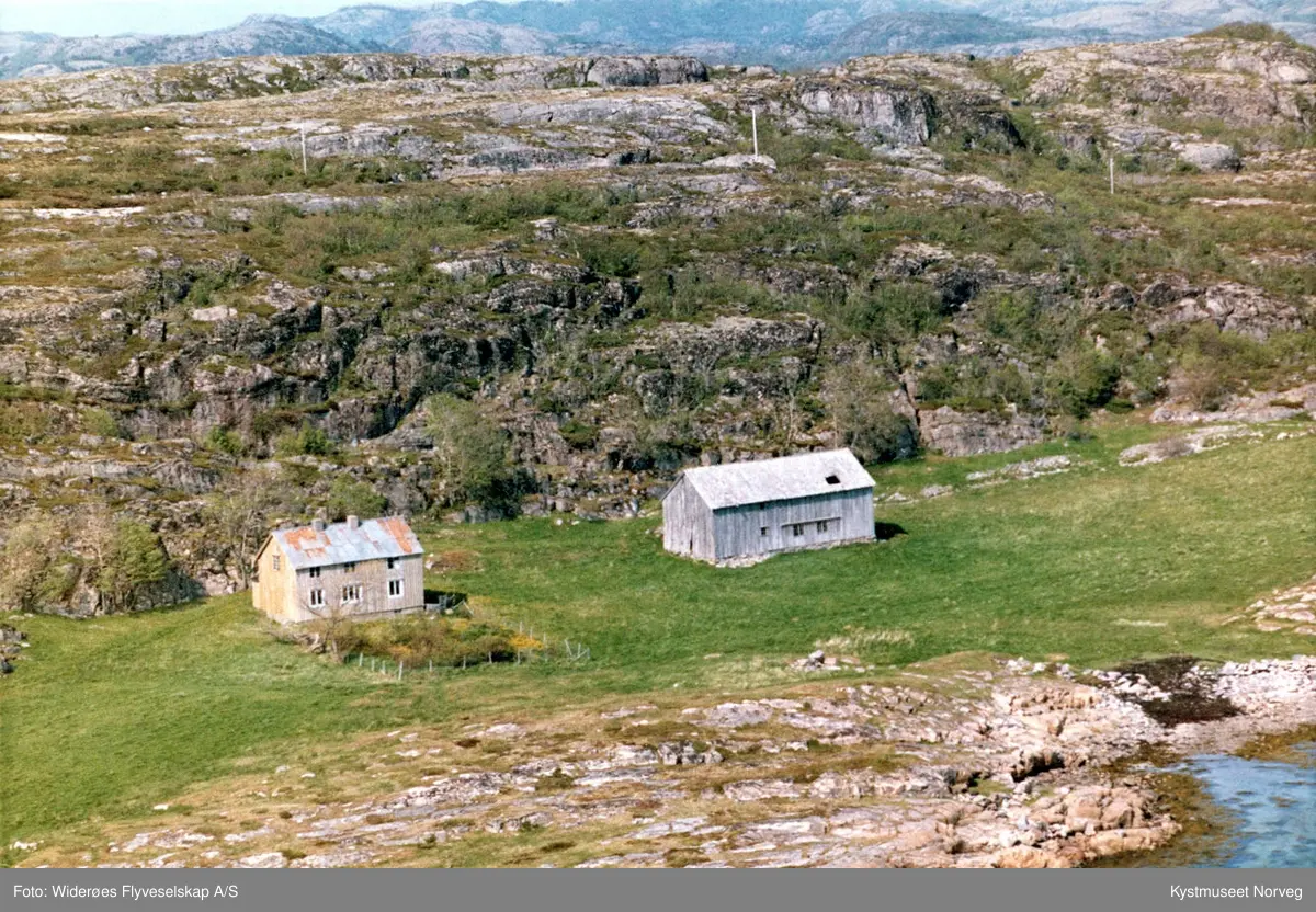 Flyfoto over Svinøystranda i Vikna kommune -Kystmuseet Norveg ...