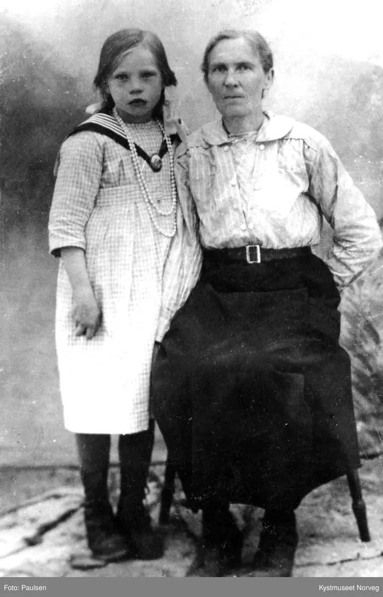 Embjørg Frelsøy Øvereng og Nikoline A. Lysø