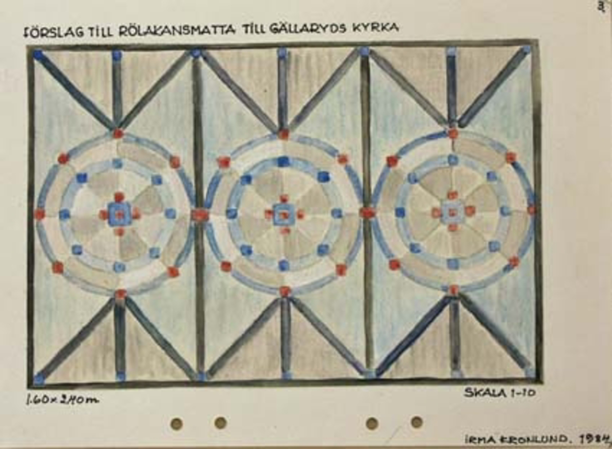 Fem skisser med förslag till rölakanmatta till Gällaryd kyrka.Skisserna är troligen gjorda med någon krita som sedan strukits ut med vatten. GHKL 4150:1Förslag till rölakanmatta till Gällaryd kyrka 1,60 x 2,40 m. Skisstorlek ca 16 x 24 cm. Skala 1:10. Skissen är märkt med nr 1. GHKL 4150:2Förslag till rölakanmatta till Gällaryd kyrka 1,60 x 2,40 m. Skisstorlek ca 16 x 24 cm. Skala 1:10. Skissen är märkt med nr 2. GHKL 4150:3Förslag till rölakanmatta till Gällaryd kyrka 1,60 x 2,40 m. Skisstorlek ca 16 x 24 cm. Skala 1:10. Skissen är märkt med nr 3. GHKL 4150:4Förslag till rölakanmatta till Gällaryd kyrka 1,60 x 2,40 m. Skisstorlek ca 16 x 24 cm. Skala 1:10. Skissen är märkt med nr 4. GHKL 4150:5Förslag till rölakanmatta till Gällaryd kyrka 1,60 x 2,40 m. Skisstorlek ca 16 x 24 cm. Skala 1:10. Skissen är märkt med nr 5. BAKGRUNDHemslöjden i Kronobergs län är en ideell förening bildad 1990. Den ideella föreningen ersatte Kronobergs läns hemslöjdsförening bildad 1915.Kronobergs läns hemslöjdsförening hade butiksverksamhet och en vävateljé med anställda väverskor och formgivare där man vävde på beställning till offentliga miljöer, privatpersoner och till olika utställningar.Hemslöjden i Kronobergs län har idag ett arkiv med drygt 3000 föremål, mönster och skisser från verksamheten och från länet. 1950-talet var de stora beställningarnas tid och många skisser och mattor till kyrkorna kom till under detta årtionde.