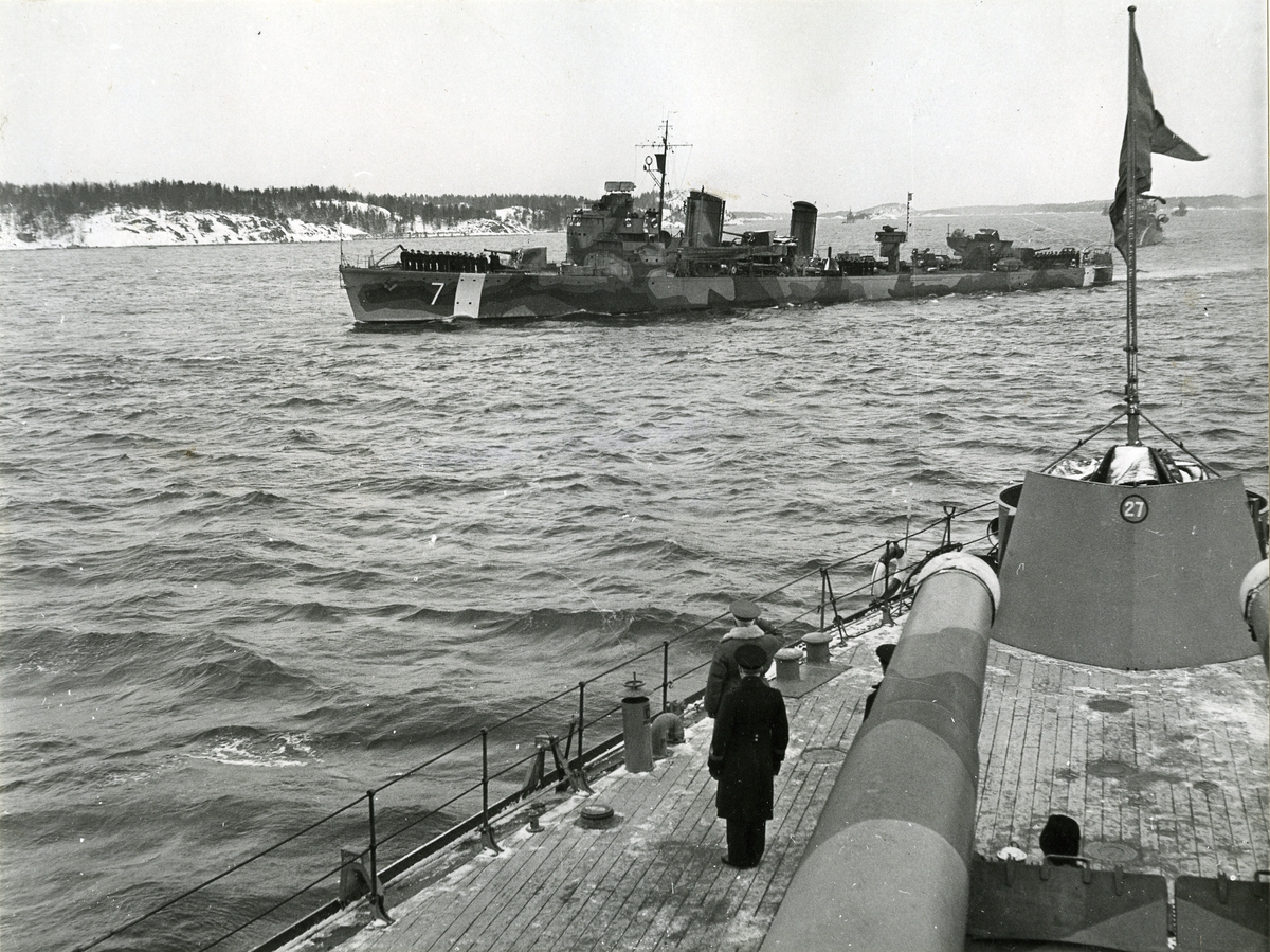 Jagaren MALMÖ under avskedsceremoni för ÖB General Thörnell år 1944.